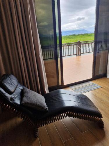 Private Room in Luxury Villa Pool Access in Naisoso Sziget