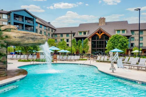 Exterior view, Dollywood's HeartSong Lodge & Resort in Pigeon Forge (TN)
