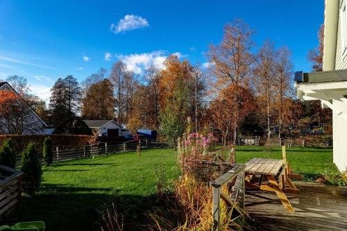 Dārzs, Villa Nor - Großes Haus am Wasser in Småland (Villa Nor - Großes Haus am Wasser in Smaland) in Bondstorp
