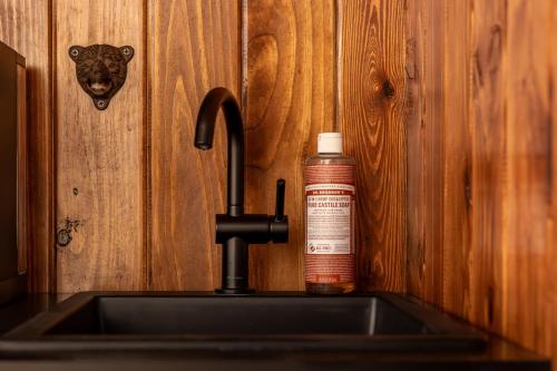 Ghost House at Ghost Town Casitas in Terlingua (Texas)