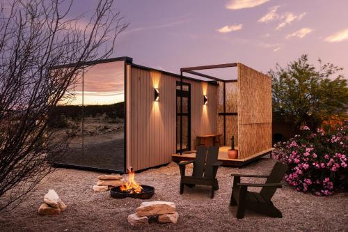 Ghost House at Ghost Town Casitas in Terlingua (Texas)