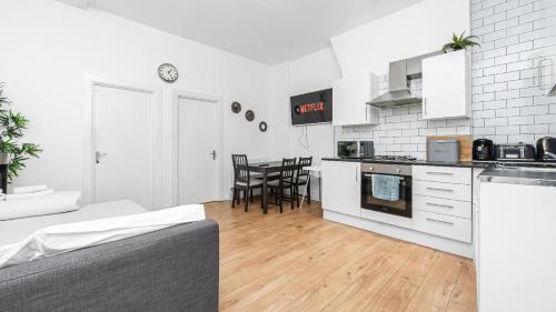 Brilliant 2 Bedrooms Flat Next to The Station, Londyn (zdjęcie 5)