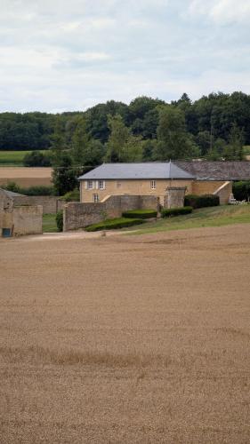 Skats, Dépendance du château de Remehan rénovée avec goût (Dependance du chateau de Remehan renovee avec gout) in Duzī