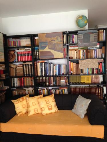  ZAGREB - CENTRAL & CONNECTED BOOK UP, Ferienwohnung in Zagreb