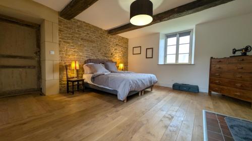Dépendance du château de Remehan rénovée avec goût (Dependance du chateau de Remehan renovee avec gout) in Duzī