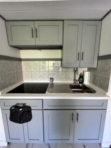 Studio apartment in the heart of Cole Bay in コールバーイ