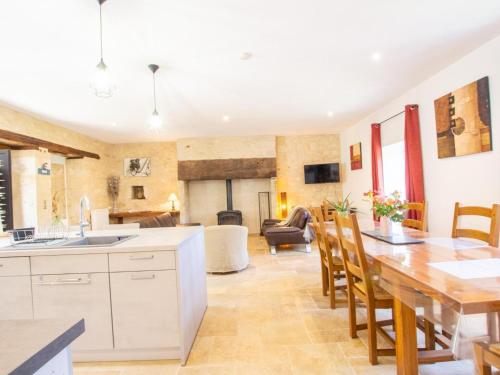 Charmante Maison de Campagne à Tourtoirac, Animaux Admis - FR-1-616-333 (Charmante Maison de Campagne a Tourtoirac, Animaux Admis - FR-1-616-333) in Hautefort