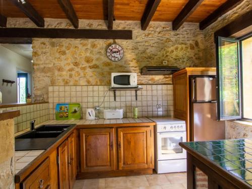 Charmante maison en pierres au cœur du Périgord Noir, idéale pour des vacances nature - FR-1-616-100 (Charmante maison en pierres au cœur du Perigord Noir, ideale pour des vacances nature - FR-1-616-100) in Monplaisant