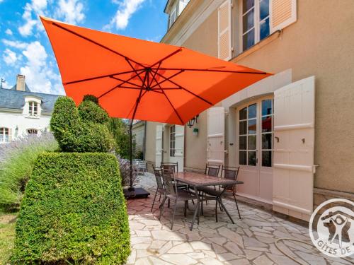 Chambres d'hotes elegantes a La Menitre avec piscine chauffee et wifi - FR-1-622-115 in La Ménitré