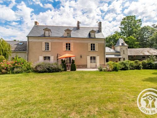 Chambres d'hotes elegantes a La Menitre avec piscine chauffee et wifi - FR-1-622-115 in La Ménitré