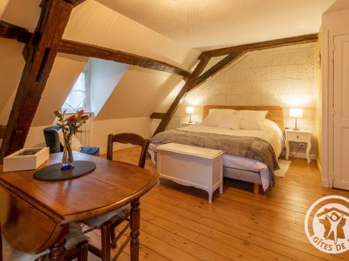 Chambres d'hotes elegantes a La Menitre avec piscine chauffee et wifi - FR-1-622-115 in La Ménitré
