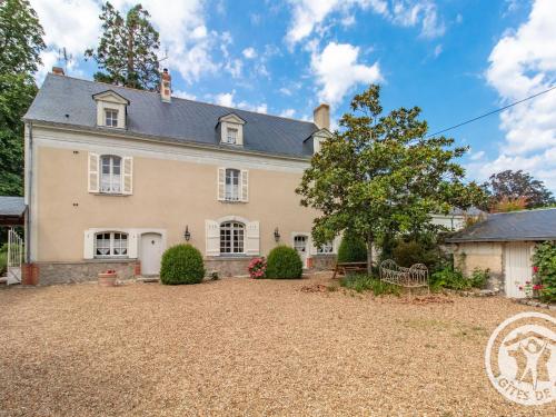 Chambres d'hotes elegantes a La Menitre avec piscine chauffee et wifi - FR-1-622-115 in La Ménitré