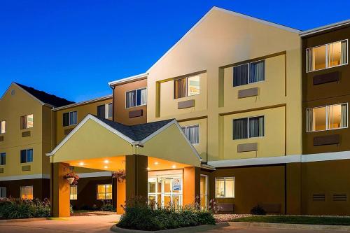 Fairfield Inn & Suites Oshkosh - main image