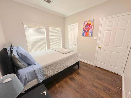 Spacious 5bed Houston Retreat Home - Tap to explore photos