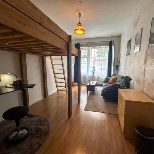 Bright & Spacious Room in shared flat in Friedrichshain, Berlín (foto 3)