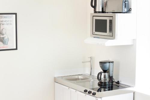 Ascensor da Bica - Lisbon Serviced Apartments - image 6