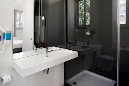 Ascensor da Bica - Lisbon Serviced Apartments - image 8