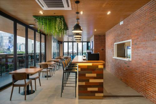 레스토랑, 코코텔 세부 아디라 (Kokotel Cebu Adira) in 세부