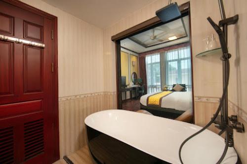 Royal Hotel & Spa Bắc Ninh - 샤워실
