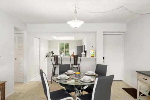 Modern Condo on the lake Oldsmar FL in โอลด์สมาร์ (FL)