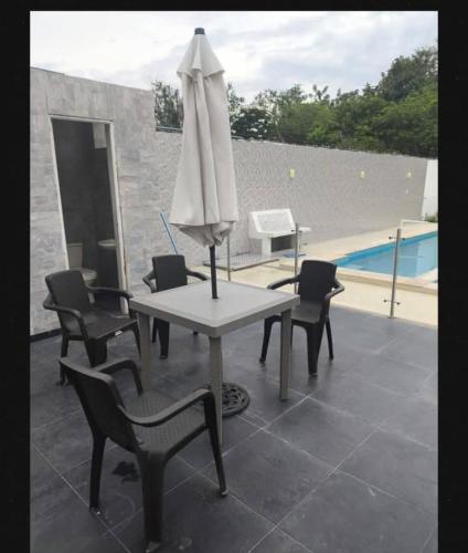 CASA QUINTA INCRIEBLE EN RICAURTe CUNDINAMARCA