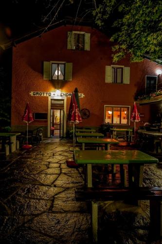 Grotto Zendralli - Accommodation - Roveredo