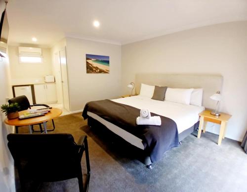 Higgins Lane Motel Room Type - Twin or King Room