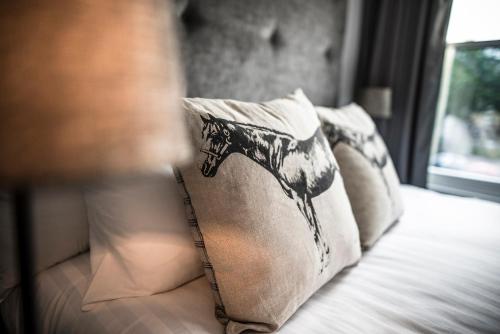 Peaky Blinders Accommodation & Bar - image 11