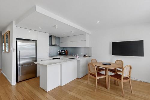 11 St Tropez, Noosa Heads (photo 4)