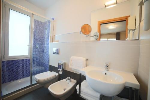 Hotel Caribia Pinarella 2