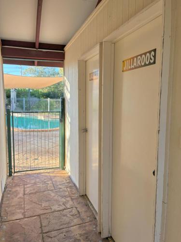 Zwembad, Ironbark Inn in Barcaldine