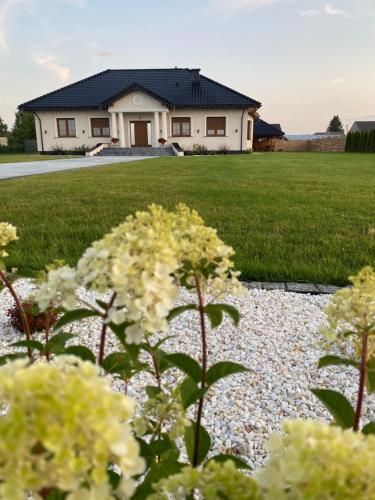 Dworek pod Krzyżtoporem Ujazd Agroturystyka- pokoje do wynajęcia