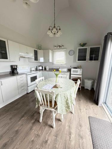 Coastal Charm Beach Nearby - Chalet Poirier in Avromezona (QC)