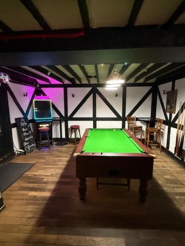 OYO The Watermans Arms Hersham