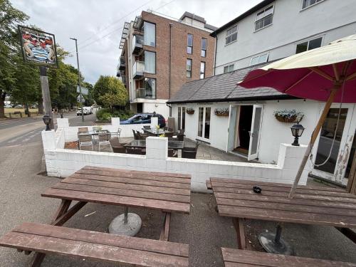 OYO The Watermans Arms Hersham in Greater London South West