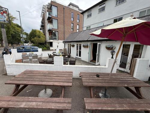 OYO The Watermans Arms Hersham in Greater London South West