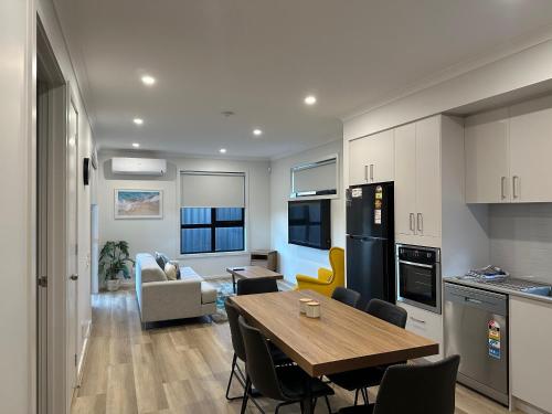 Connecting Palms - Bevridge- Disability Friendly Holiday Home! in Mickleham