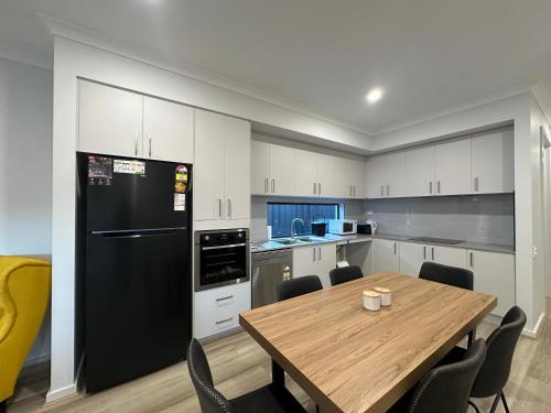 Connecting Palms - Bevridge- Disability Friendly Holiday Home! in Mickleham