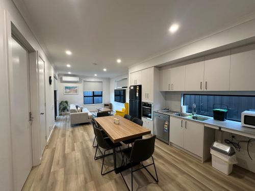 Connecting Palms - Bevridge- Disability Friendly Holiday Home! in Mickleham