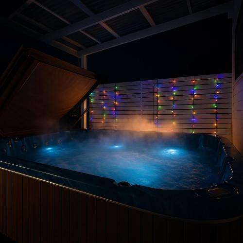Fairyland Getaway- at Central Coast with XXXL hot Jacuzzi - Perpetual above 35C & Fun - Round pool t in Narara