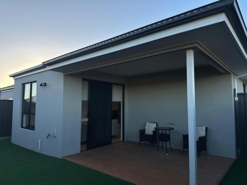 Connecting Palms - Bevridge- Disability Friendly Holiday Home! in Mickleham