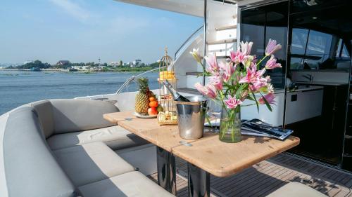 Saigon Luxury Private Yacht Prestige 590 - 주변 환경