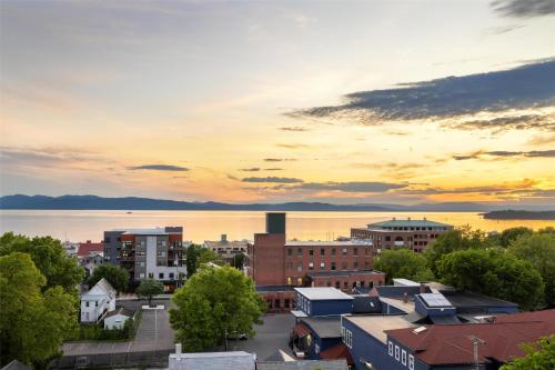 Hilton Garden Inn Burlington Downtown in Burlington, USA