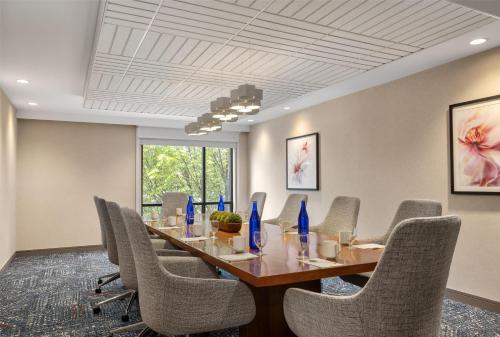 Hilton Garden Inn Burlington Downtown - image 10