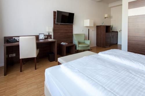 1 queen bed