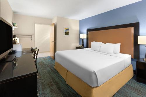 Days Inn by Wyndham Mackinaw City - Bridgeview Area in Mackinaw City, USA