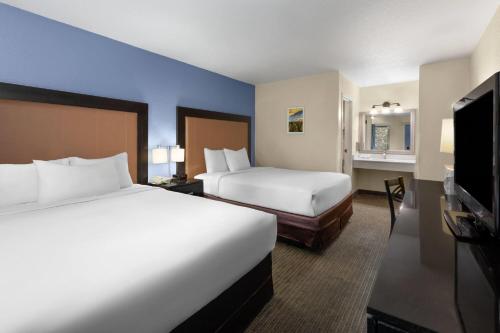 Rodeway Inn & Suites Mackinaw City – Bridgeview - main image
