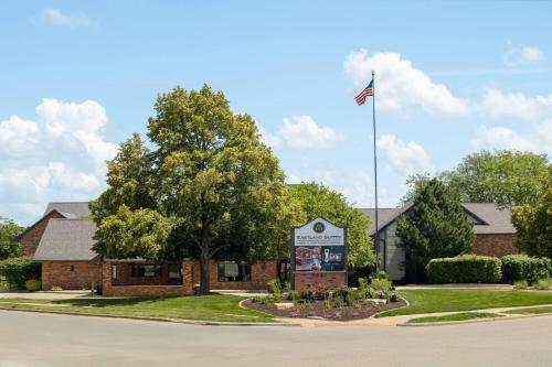 Eastland Suites Hotel & Conference Center in Bloomington, USA