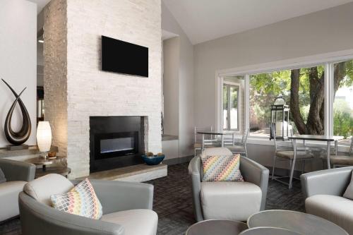 Eastland Suites Hotel & Conference Center in Bloomington, USA