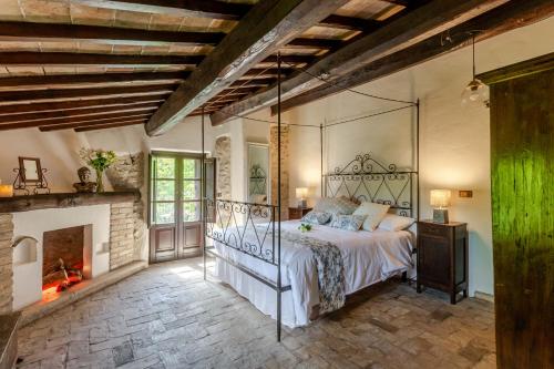 Respiro Umbria, 1500s Villa with Unique Biopool in Strettura